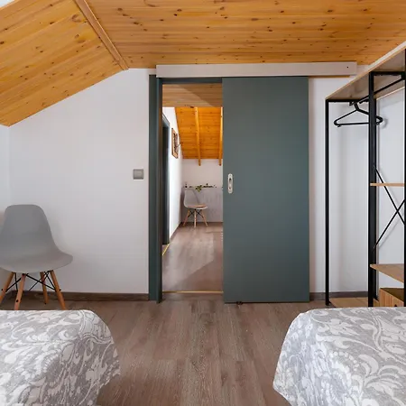 Kostas Nest * Jaliszósz